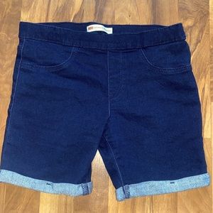 14 Regular Levi Shorts